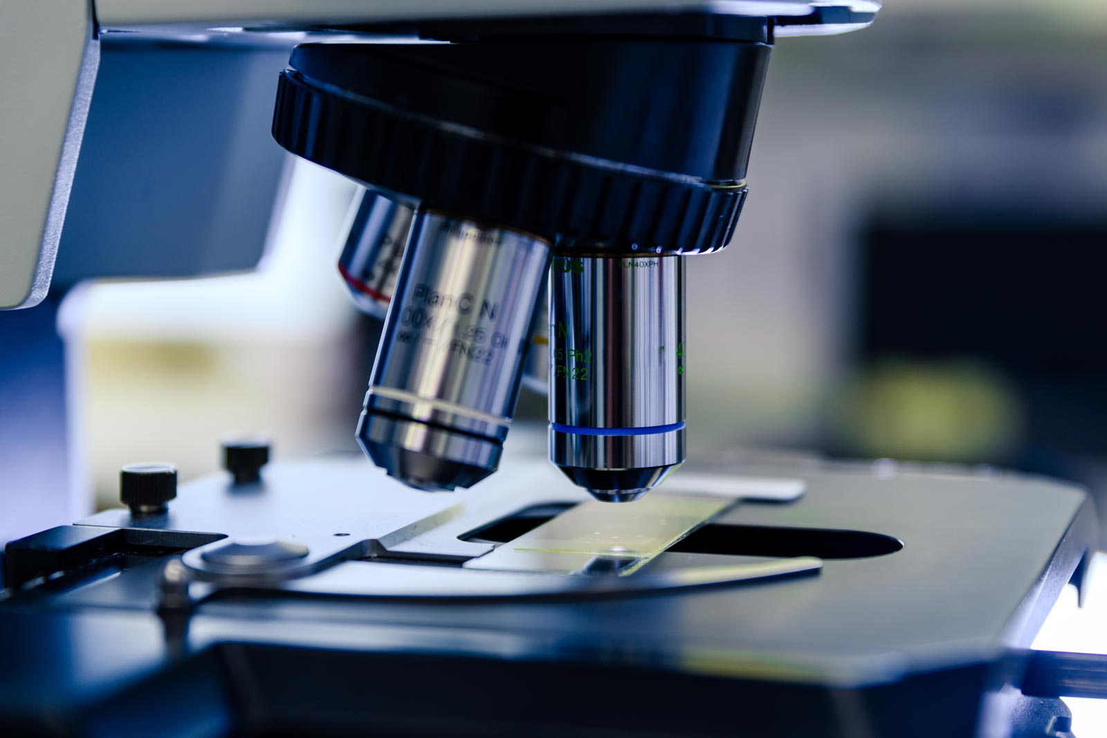 closeupshotlaboratorymicroscopelensconductingcoronavirusresearch